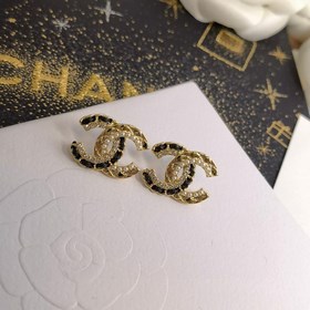 Популярный товар Chanel, последние модели сережек-гвоздиков из на