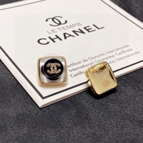 Новинка в стиле Chanel, серьги с двойной буквой C, украшенные мик
