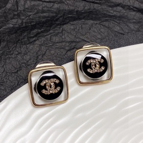 Новинка в стиле Chanel, серьги с двойной буквой C, украшенные мик