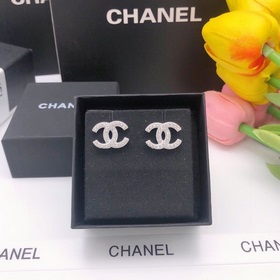 Номер XED0012 2023 Chanel серьги-гвоздики, серебряные с микроинкр