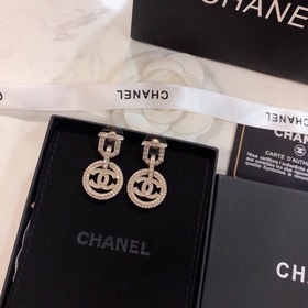 [chanel] Маленькие серьги Chanel с двойным C и круглым краем, пол