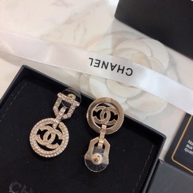 [chanel] Маленькие серьги Chanel с двойным C и круглым краем, пол