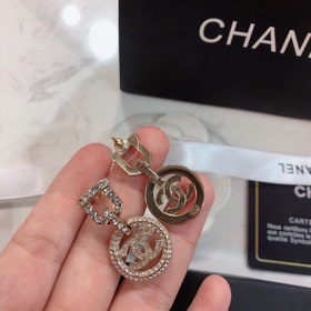 [chanel] Маленькие серьги Chanel с двойным C и круглым краем, пол