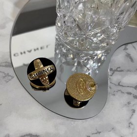 1880  Официальный сайт Chanel предлагает популярные модели. Нова