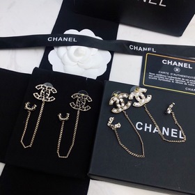 Chanel Маленькие серьги Chanel из новой коллекции ранней осени. 