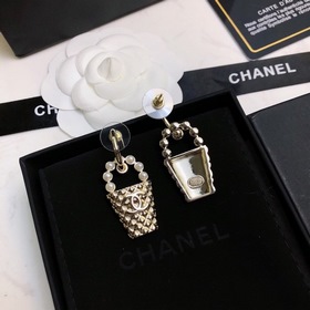 [Chanel] Серьги-гвоздики, популярная модель от Chanel, лучшая вер