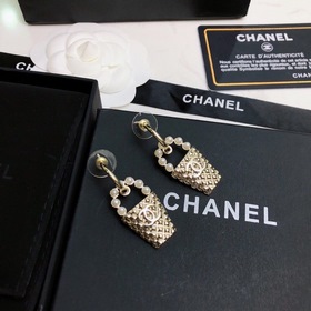 [Chanel] Серьги-гвоздики, популярная модель от Chanel, лучшая вер