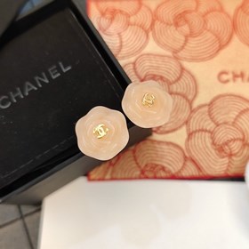 1880130 Chanel. Этот дизайн очень нравится. Серьги-гвоздики Chane