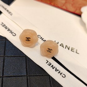 1880130 Chanel. Этот дизайн очень нравится. Серьги-гвоздики Chane