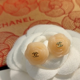 1880130 Chanel. Этот дизайн очень нравится. Серьги-гвоздики Chane