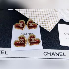 1880  Новейшие модели от CHANEl, синхронно представленные в мага