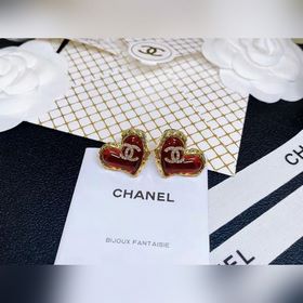 1880  Новейшие модели от CHANEl, синхронно представленные в мага