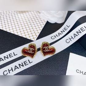 1880  Новейшие модели от CHANEl, синхронно представленные в мага