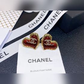 1880  Новейшие модели от CHANEl, синхронно представленные в мага