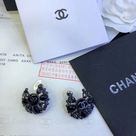 Без проблем доступны в специализированных магазинах, серьги Chane