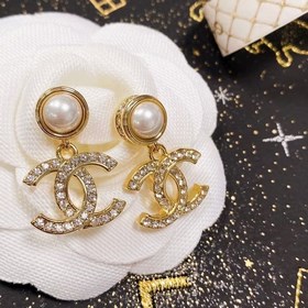 1880  Официальный сайт Chanel предлагает популярные модели. Толь