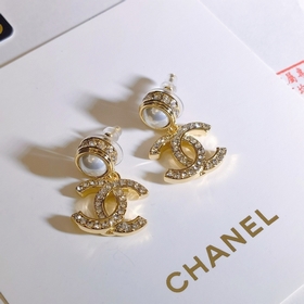 1880  Официальный сайт Chanel предлагает популярные модели. Толь