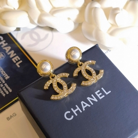 1880  Официальный сайт Chanel предлагает популярные модели. Толь