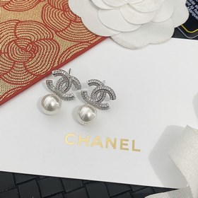 1880  Официальный сайт Chanel предлагает популярные модели. Нова