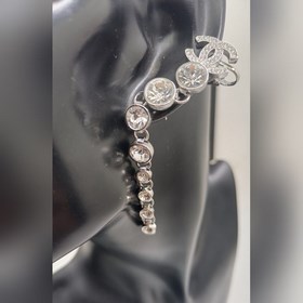 Новейшая модель сережек-гвоздиков с круглым бриллиантом от Chanel
