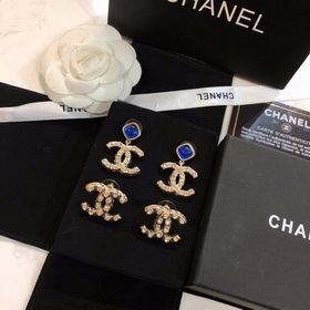 Chanel Нежные серьги Chanel сапфирами. Идеально подходят для это
