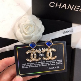 Chanel Нежные серьги Chanel сапфирами. Идеально подходят для это