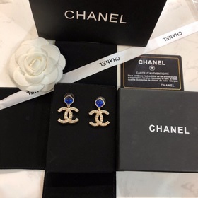 Chanel Нежные серьги Chanel сапфирами. Идеально подходят для это