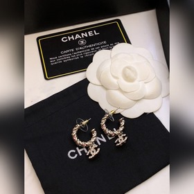 Популярные серьги-гвоздики Chanel. Новинка. CHAN 23 Серьги-гвозди