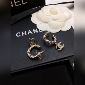 Популярные серьги-гвоздики Chanel. Новинка. CHAN 23 Серьги-гвозди