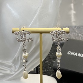 Код E2041 0247835 Популярные серьги Chanel. Новинка. Подлинный то