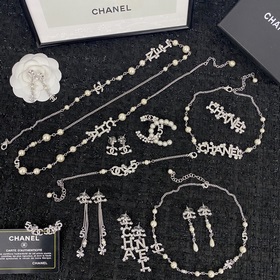 Код E2041 0247835 Популярные серьги Chanel. Новинка. Подлинный то