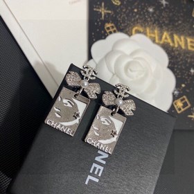 Chanel сережки-гвоздики с жемчужиной и бантиком, инкрустированные