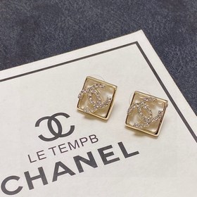 Новинка 2023 года： модные серьги-гвоздики с двойной буквой C, укр
