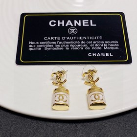 Новинка от CHANEL： маленькая сумка в форме флакона духов, индивид