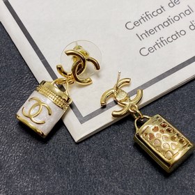 Новинка от CHANEL： маленькая сумка в форме флакона духов, индивид