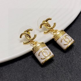 Новинка от CHANEL： маленькая сумка в форме флакона духов, индивид
