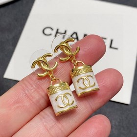 Новинка от CHANEL： маленькая сумка в форме флакона духов, индивид