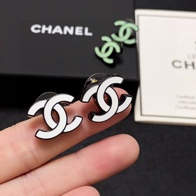 Chanel Буквы Chanel «двойное C» зеленого и белого цветов. Новые ц