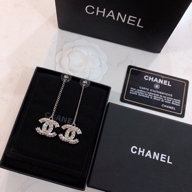 Chanel маленькие квадратные серьги с бриллиантами в форме буквы C