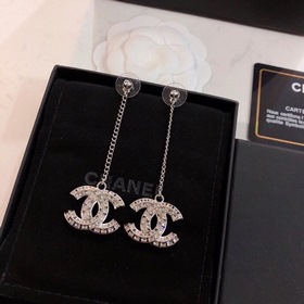 Chanel маленькие квадратные серьги с бриллиантами в форме буквы C