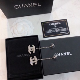 Chanel маленькие квадратные серьги с бриллиантами в форме буквы C
