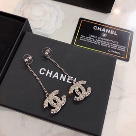 Chanel маленькие квадратные серьги с бриллиантами в форме буквы C