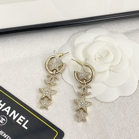 Код E23130 0267825 Популярные серьги Chanel. Новинка. CHAN 23 Зве