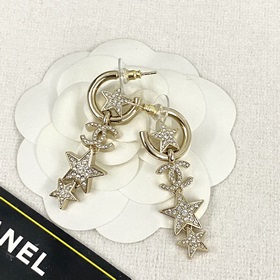 Код E23130 0267825 Популярные серьги Chanel. Новинка. CHAN 23 Зве
