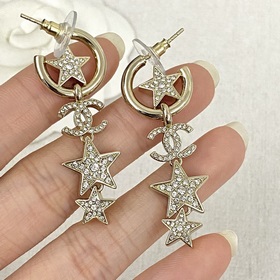 Код E23130 0267825 Популярные серьги Chanel. Новинка. CHAN 23 Зве