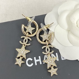 Код E23130 0267825 Популярные серьги Chanel. Новинка. CHAN 23 Зве