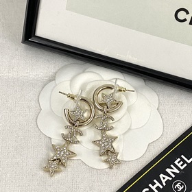 Код E23130 0267825 Популярные серьги Chanel. Новинка. CHAN 23 Зве