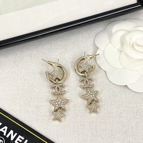 Код E23130 0267825 Популярные серьги Chanel. Новинка. CHAN 23 Зве