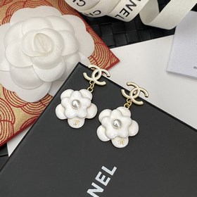 1880  Chanel, этот дизайн очень нравится. Серьги-гвоздики Chanel
