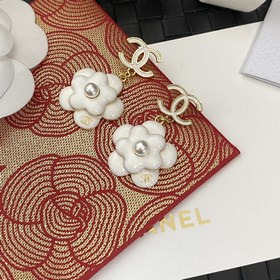 1880  Chanel, этот дизайн очень нравится. Серьги-гвоздики Chanel